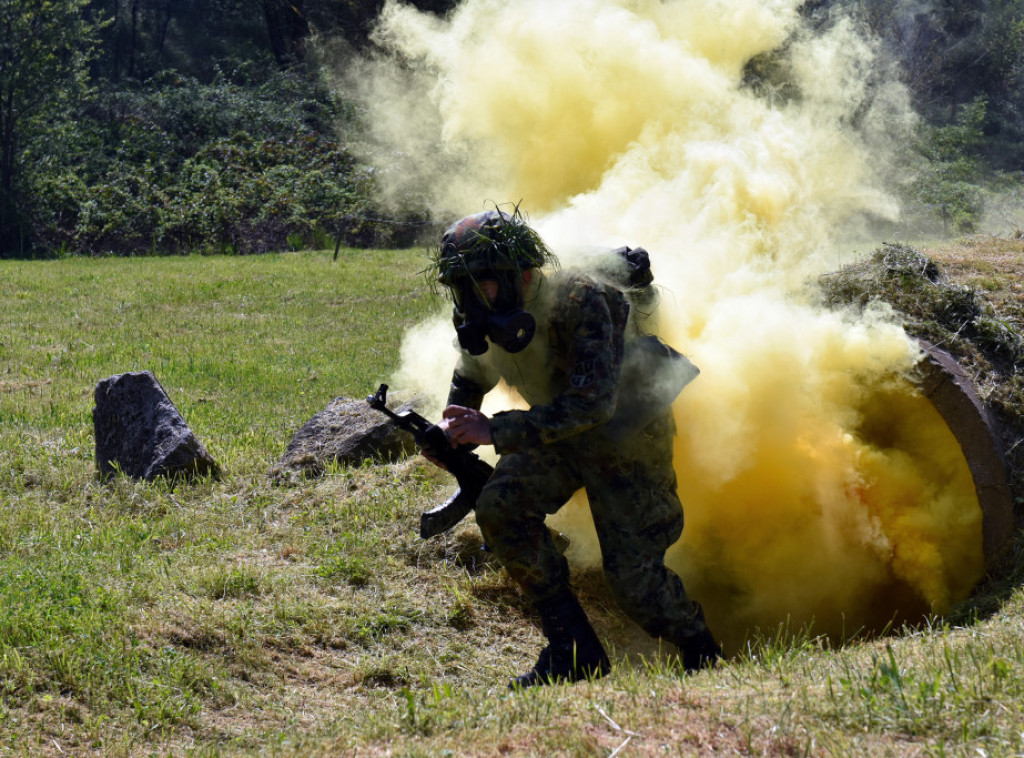 Prva provera obučenosti najmlađe generacije vojnika u Somboru i Leskovcu