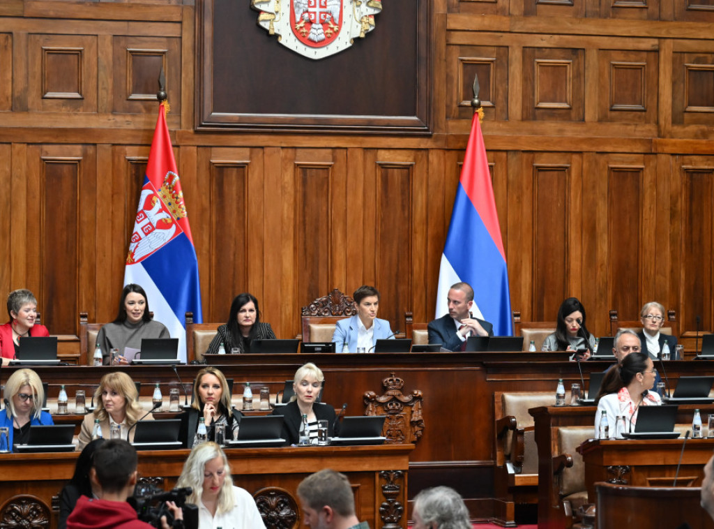 Polemika u Skupštini o temama mimo dnevnog reda, od EU do izbora u Mađarskoj