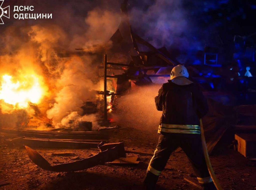 Ukrajinski dronovi pogodili skladište nafte na Krimu usled čega je izbio požar