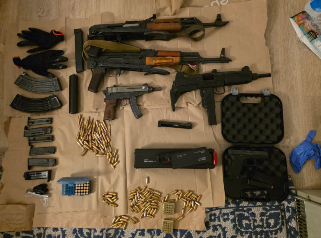 MUP: Tri osobe uhapšene u Beogradu zbog posedovanja oružja i droge