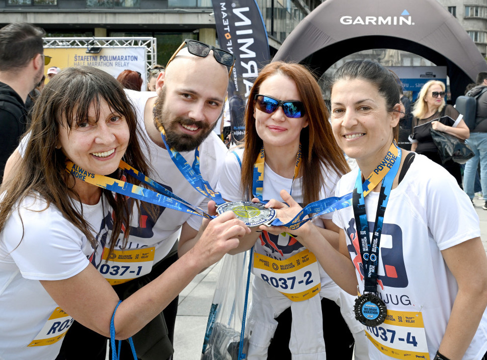 Pobednički tim: Tanjugova štafeta sjajna na polumaratonskoj trci na Beogradskom maratonu