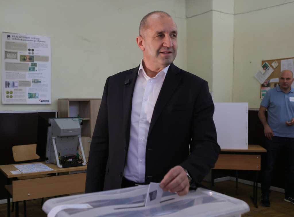 Anketa: Šest lista ulazi u parlament, vodi "Progresivna Bugarska" Rumena Radeva