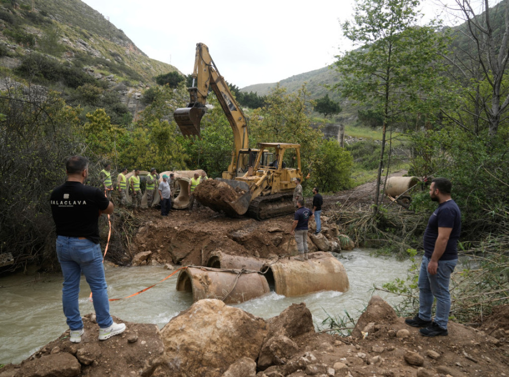 Libanska vojska uklanja izraelsku barijeru koja blokira put u južnom Libanu