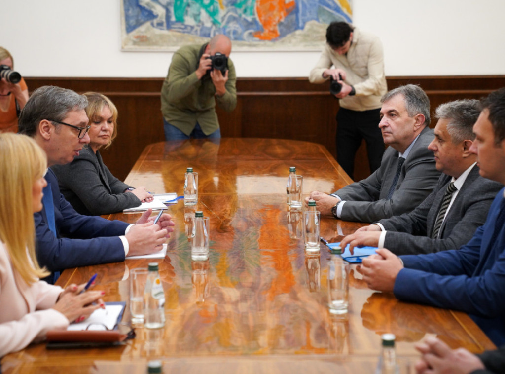 Počele konsultacije predsednika Vučića sa predstavnicima Ujedinjene seljačke stranke