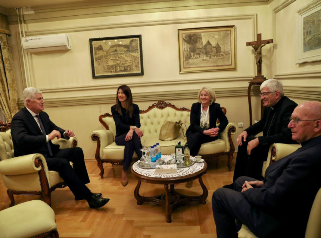 Dragan Čović će se danas sastati sa delegacijom SNSD u Banjaluci, sinoć je razgovarao sa biskupom Željkom Majićem