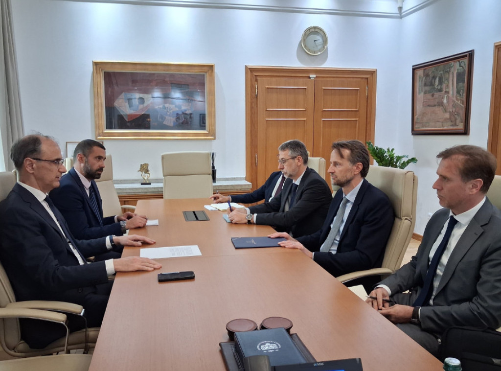 Premijer Macut razgovarao sa Bekeratom o pitanjima stabilnosti akademske zajednice i saradnje Srbije i EU