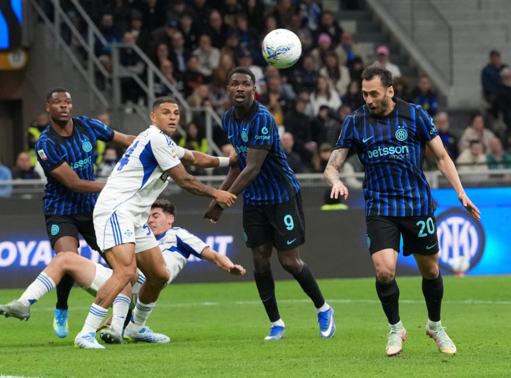 Fudbaleri Intera posle preokreta pobedili Komo i plasirali se u finale Kupa Italije
