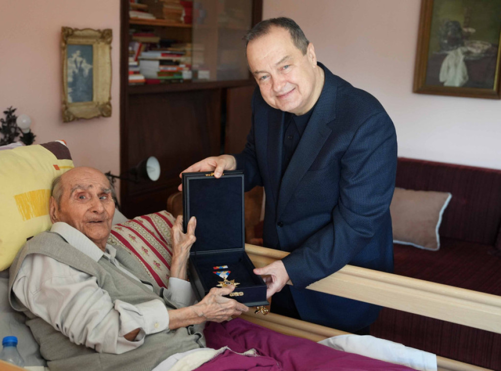 Dačić veteranu Drugog svetskog rata Milisavu Lukiću uručio orden Jakov Nenadović