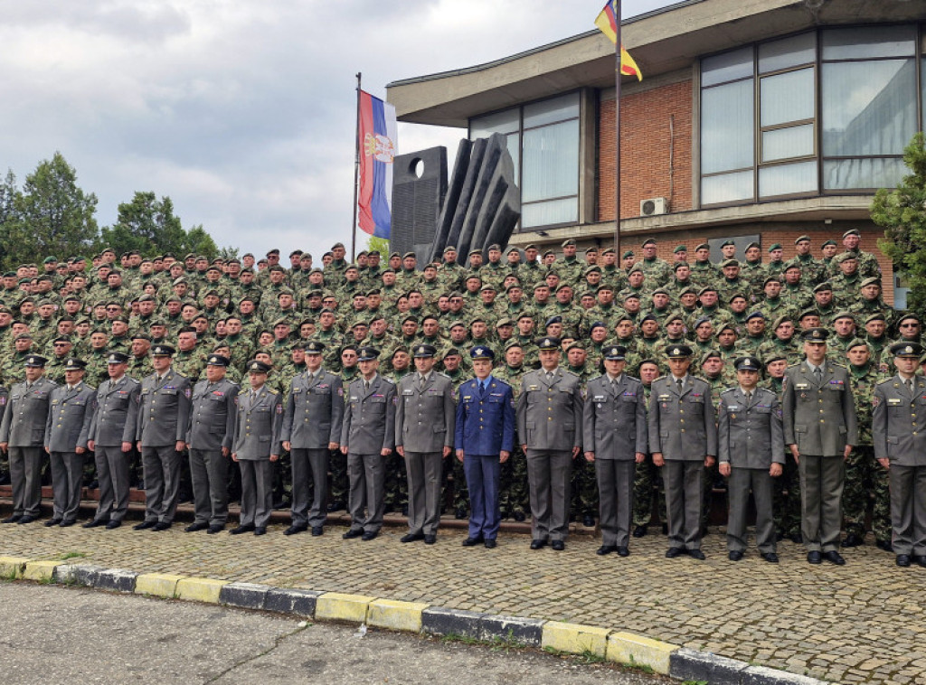Prvih hiljadu vojnika promenilo status u službi