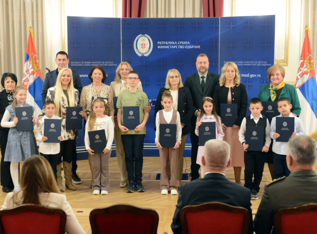Ministarstvo odbrane: Uručene nagrade pobednicima konkursa "Naš vojnik, naš heroj"