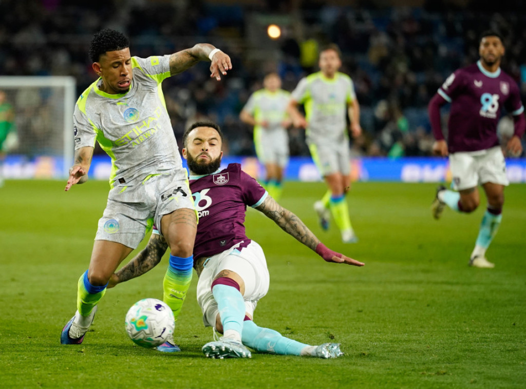 Fudbaleri Mančester sitija pobedili Barnli i preuzeli prvo mesto u Premijer ligi