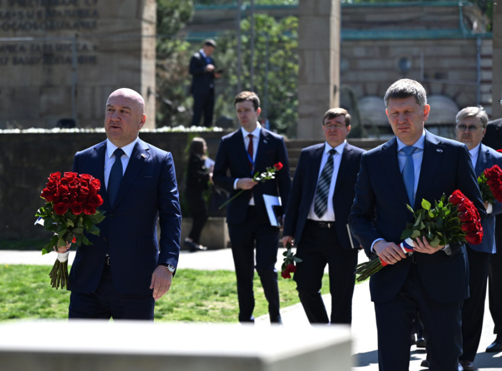 Popović i Rešetnjikov odali počast stradalima u borbi za oslobođenje Beograda