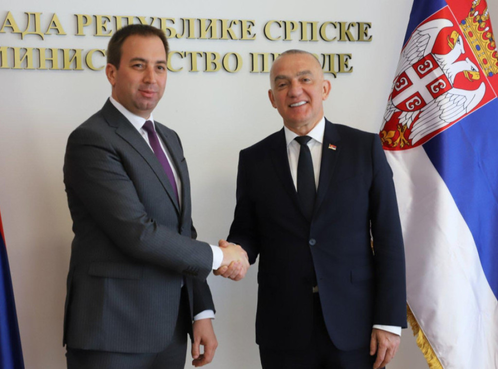 Ministar Vujić razgovarao sa Selakom o teškom zdravstvenom stanju Ratka Mladića