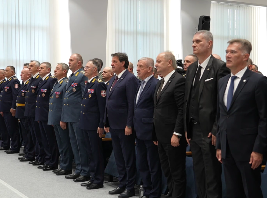 Gašić uručio odlikovanja za zasluge i revnosnu službu pripadnicima Vojske Srbije i Ministarstva odbrane