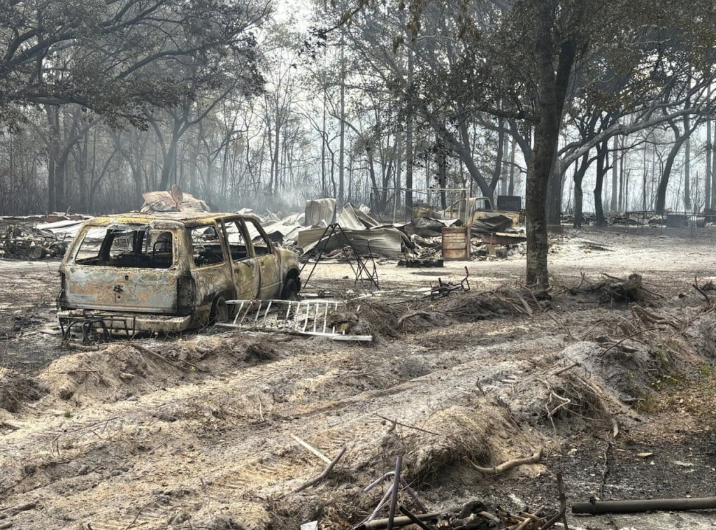 Više od 50 kuća i objekata uništeno u šumskim požarima u Džordžiji