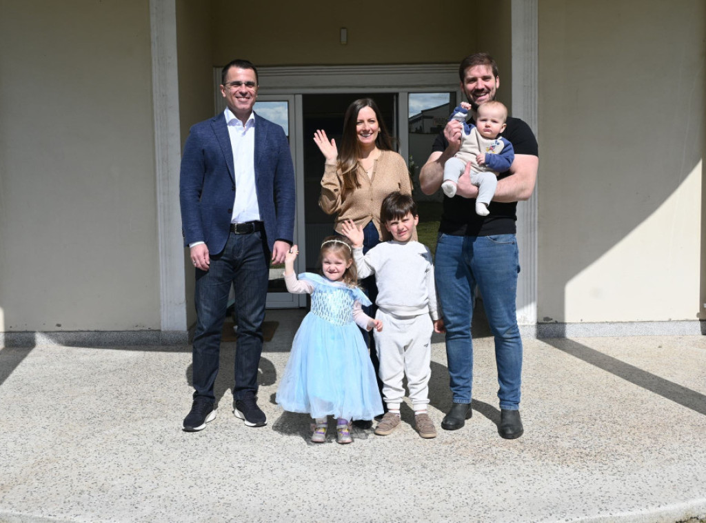 Milićević kod povratnićke porodice Alentijev u Smederevu: Srbija postala njihov dom