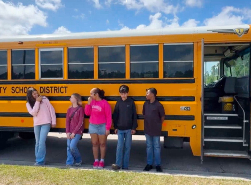 Učenici u Misisipiju spasili autobus nakon što je vozač izgubio svest