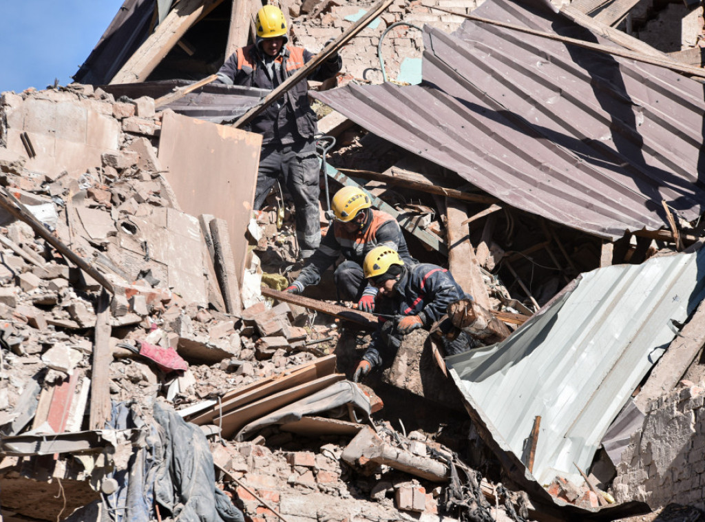 U ruskom napadu na Dnjepar poginulo pet osoba, 46 povređeno