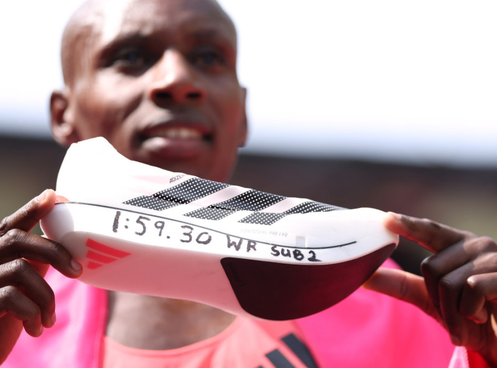 Atletičar iz Kenije Sebastijan Save postavio u Londonu novi svetski rekord u maratonu