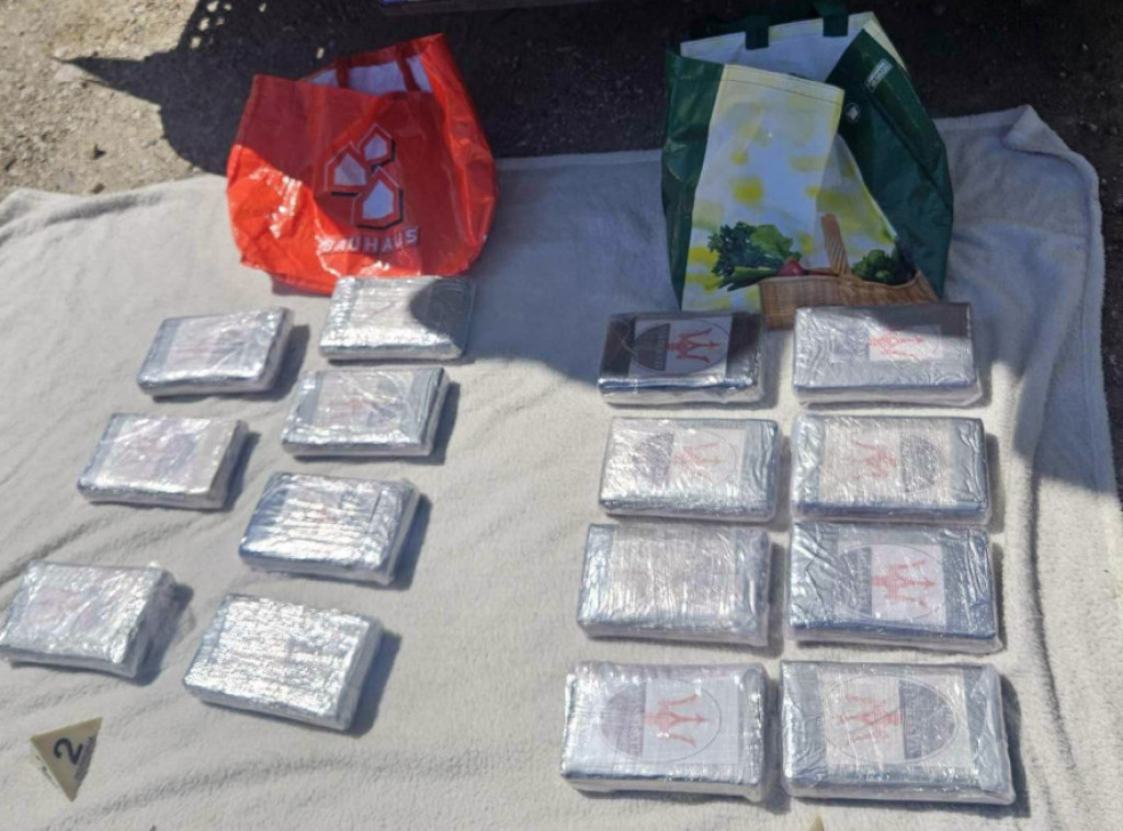 Zaplenjeno 17 kilograma kokaina, uhapšene tri osobe