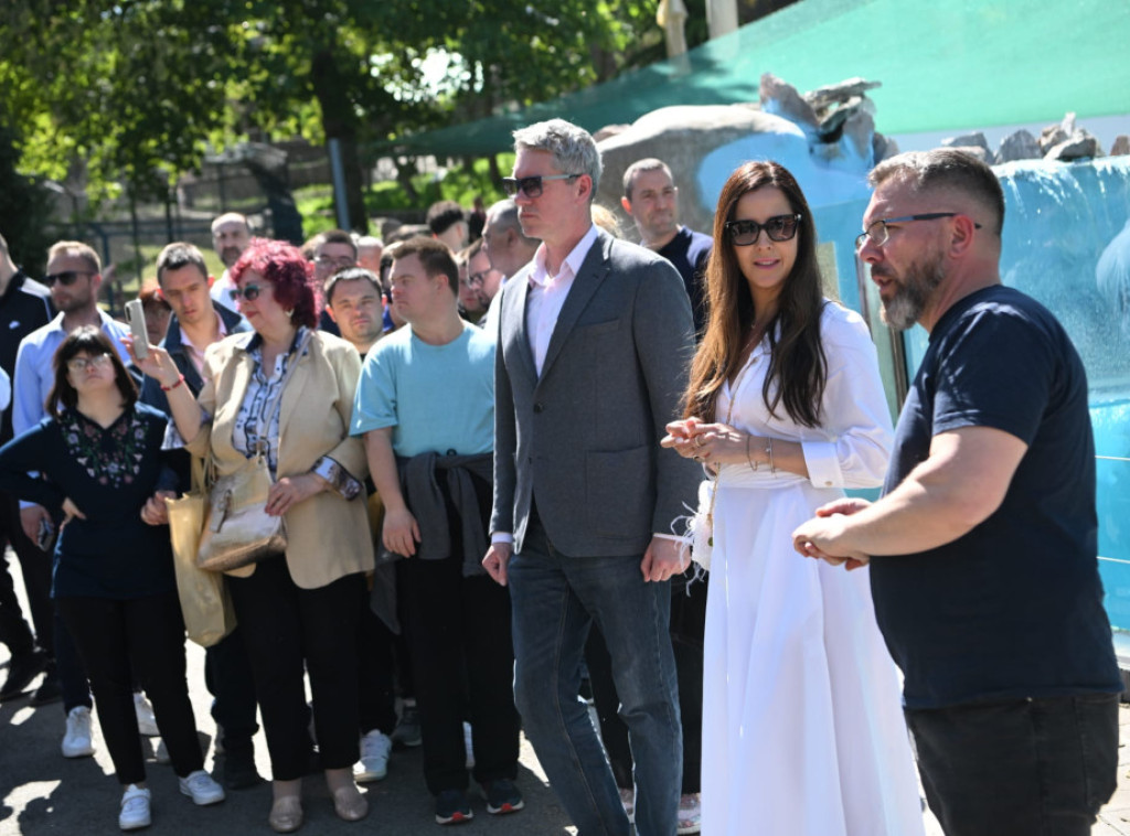 Tamara Vučić sa osobama sa Daunovim sindromom obišla beogradski Zoo vrt