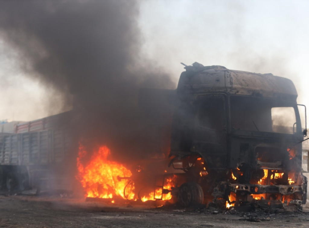 Zapalio se kamion na auto-putu Miloš Veliki kod Tunela Laz, saobraćaj obustavljen