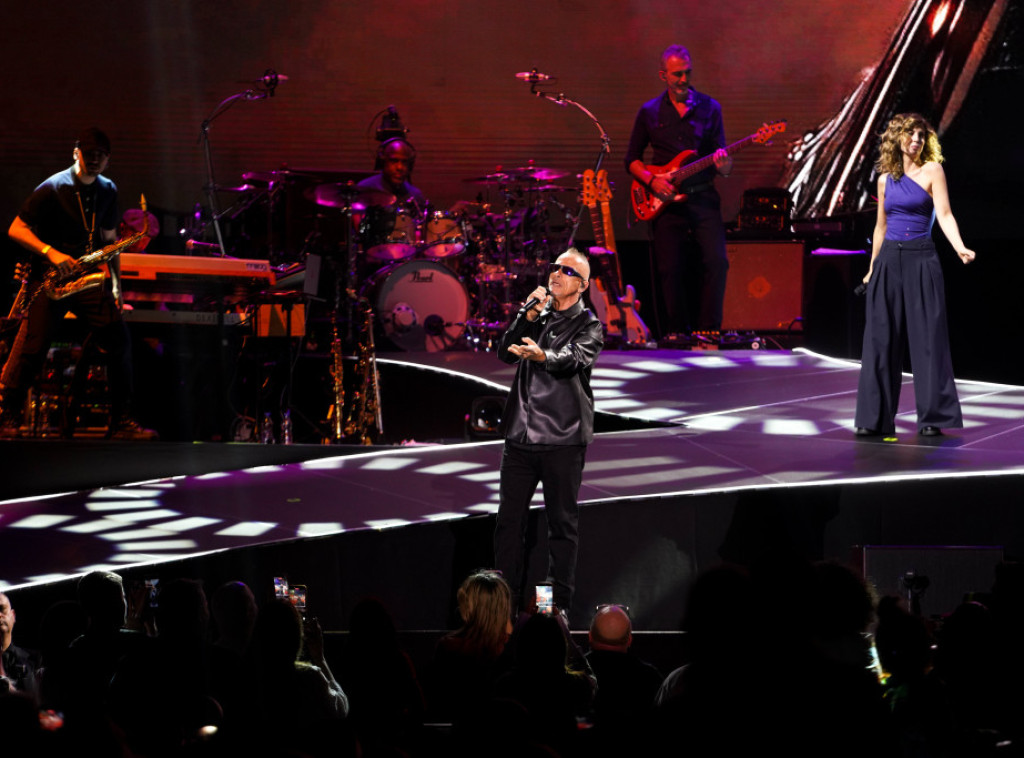 Eros Ramacoti održao koncert u punoj Beogradskoj areni