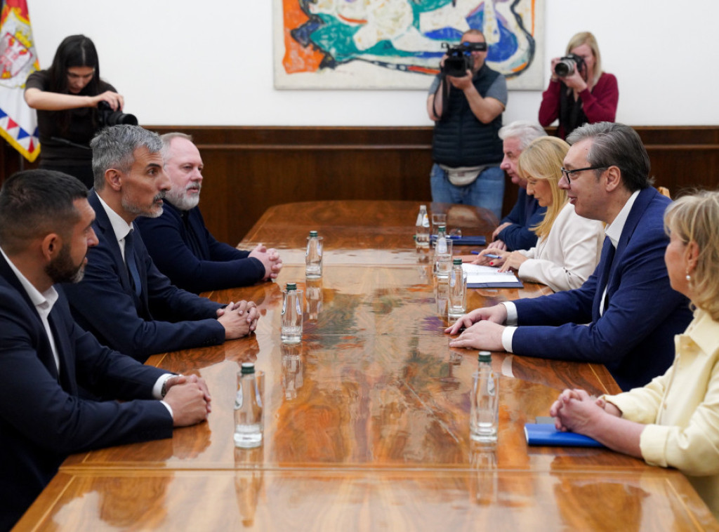 Počele konslutacije predsednika Vučića sa predstavnicima Srpskog pokreta obnove