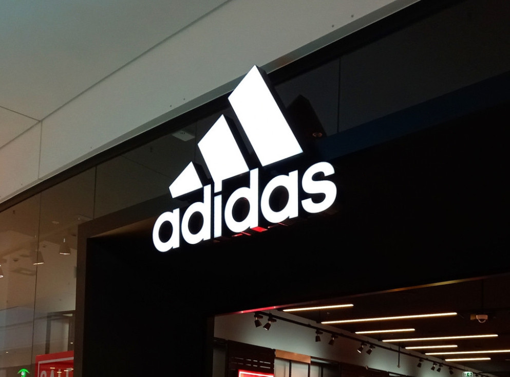 Adidas povećao prognozu prodaje, ali profit razočarao investitore, akcije pale 17 odsto