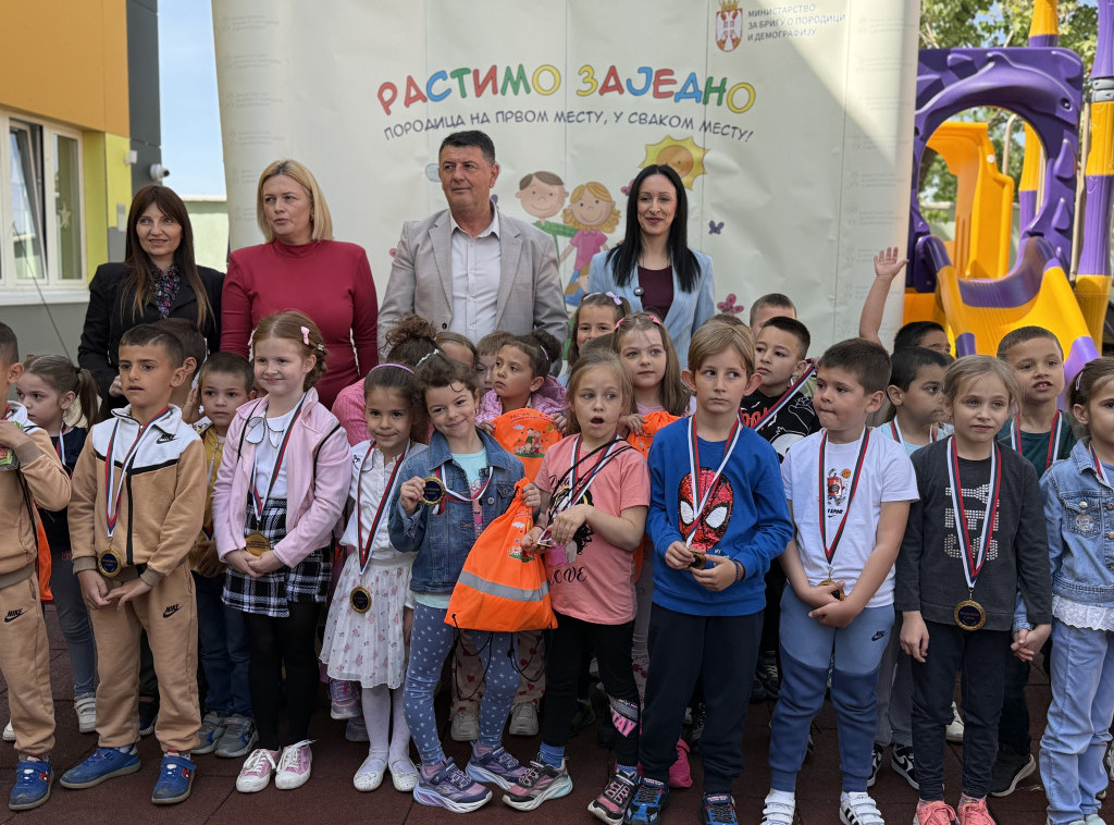 Ministarka Žarić Kovačević: Kampanja "Rastimo zajedno" stavlja porodicu na prvo mesto