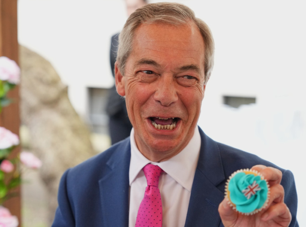 Britanski desničar N. Faraž potvrdio da je bio žrtva napada zapaljivom bombom