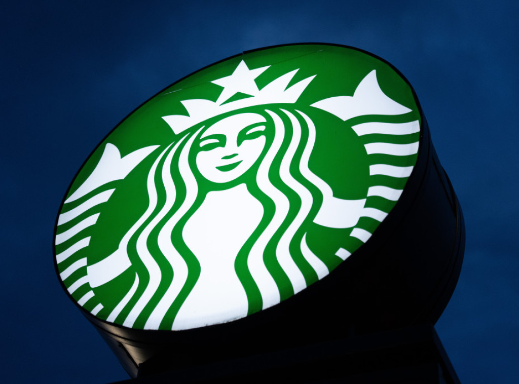 Starbaks podigao godišnje prognoze, kvartalni prihod porastao za 9 odsto na 9,53 milijarde dolara