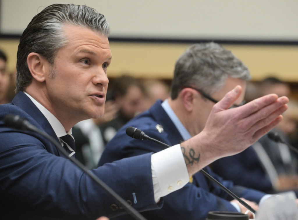 Hegset: Sramota je da demokratski kongresmen za rat u Iranu kaže da je "močvara"
