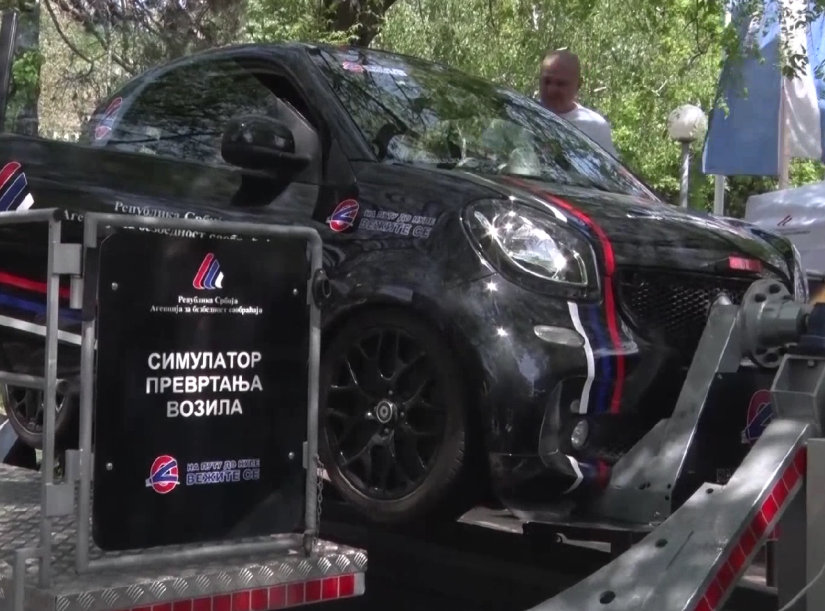 Karavan bezbednosti saobraćaja u Prokuplju, održana tribina za srednjoškolce