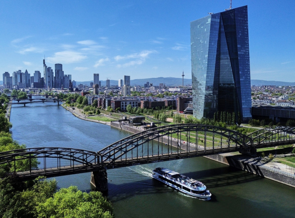 Evropska centralna banka zadržala kamatne stope, upozorava na rizike od rasta inflacije u evrozoni