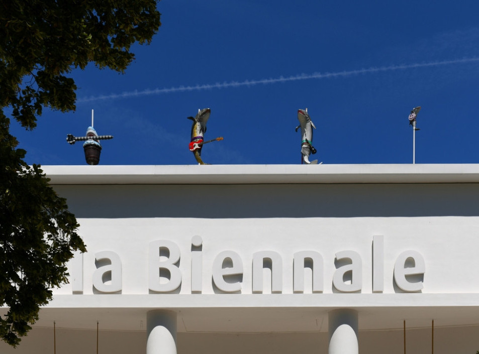 Ostavka žirija Venecijanskog bijenala zbog spora o povratku Rusije na izložbu