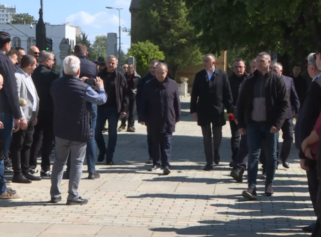 Ivica Dačić povodom Međunarodnog praznika rada položio venac na grob Dimitrija Tucovića