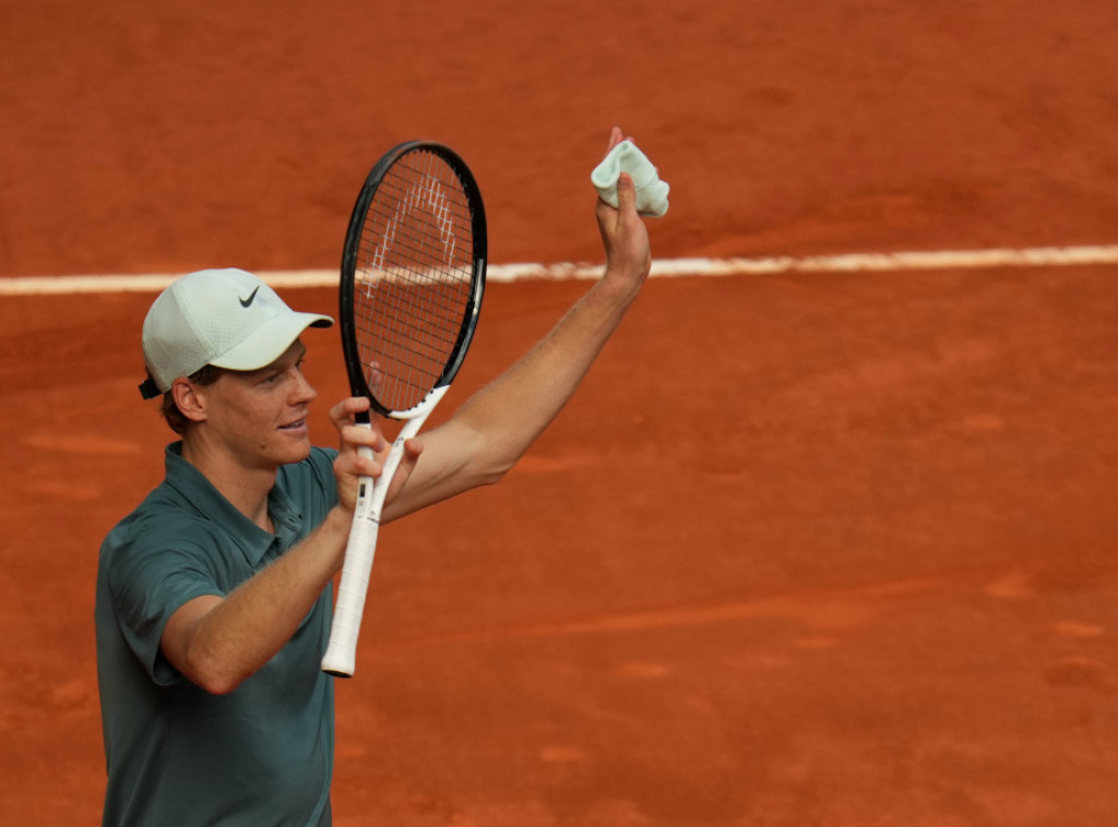 Italijanski teniser Janik Siner ubedljiv protiv Artura Fisa za finale u Madridu