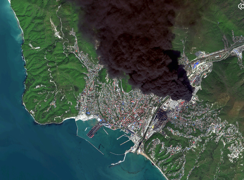 Ugašen otvoreni plamen na naftnom terminalu u gradu Tuapse nakon napada dronom