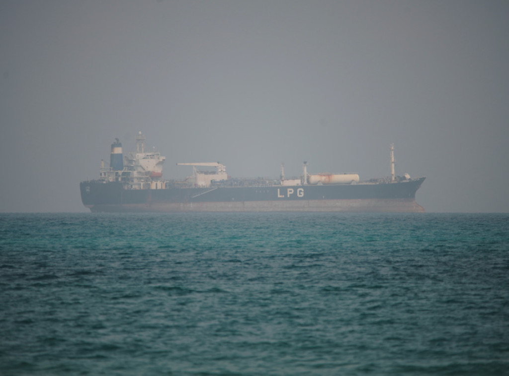Jemenske vlasti saopštile da su neidentifikovani napadači oteli tanker za naftu