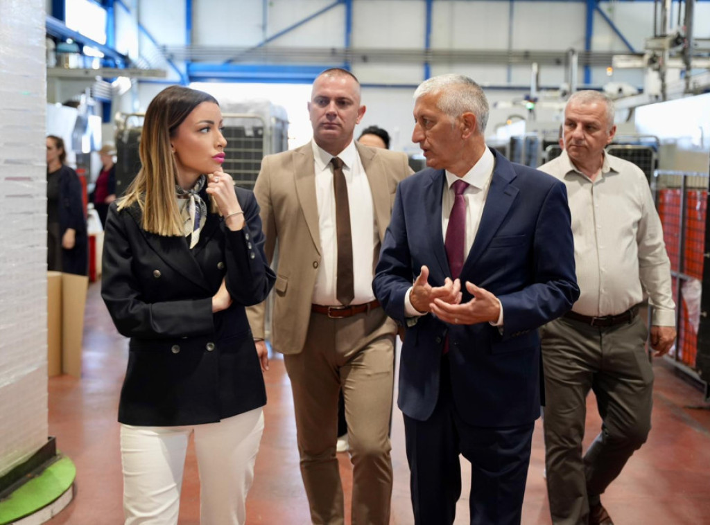 Mesarović obišla proizvodne pogone fabrike Krušik: Kompanija važna za privredu Srbije