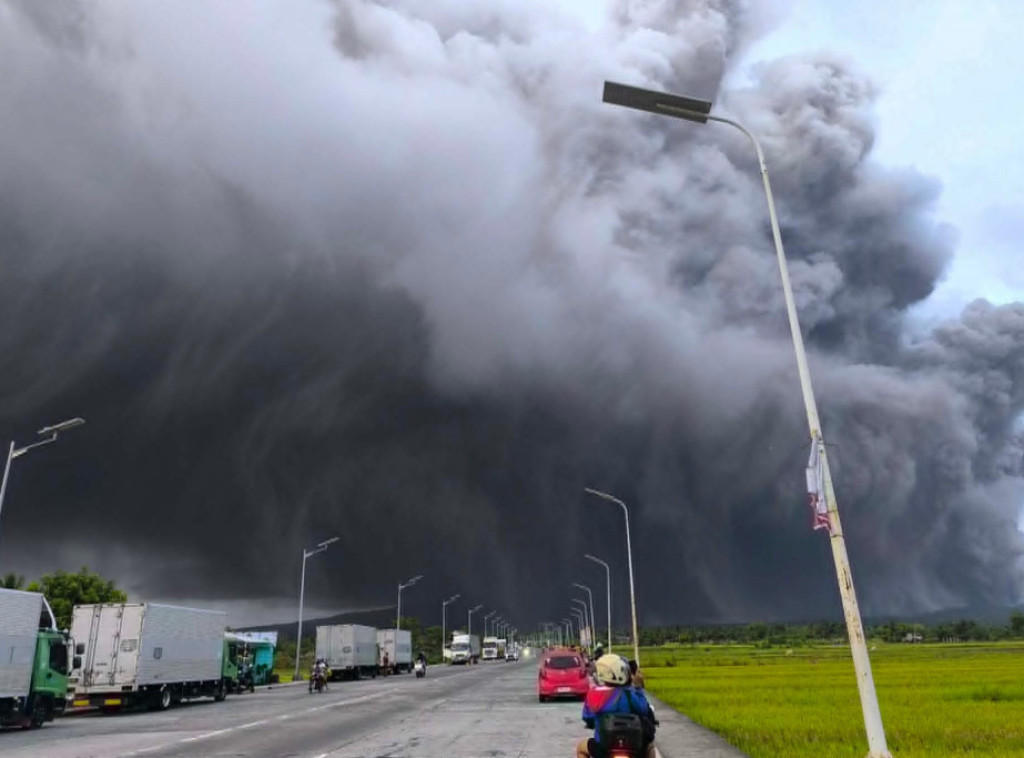 Eruptivna aktivnost vulkana Majon izazvala ozbiljnu humanitarnu krizu na Filipinima
