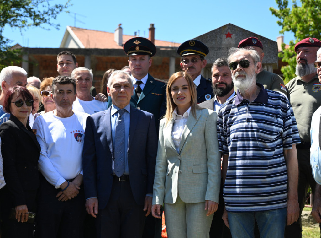 Đurđević Stamenkovski i Bocan-Harčenko položili vence na spomenik vojnicima Crvene armije