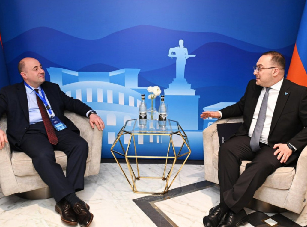Kozarev meets with Armenian counterpart in Yerevan