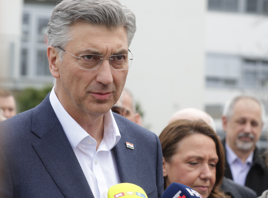 Plenković u Omišu: Požar je bio munjevit; Vlada će pomoći svima