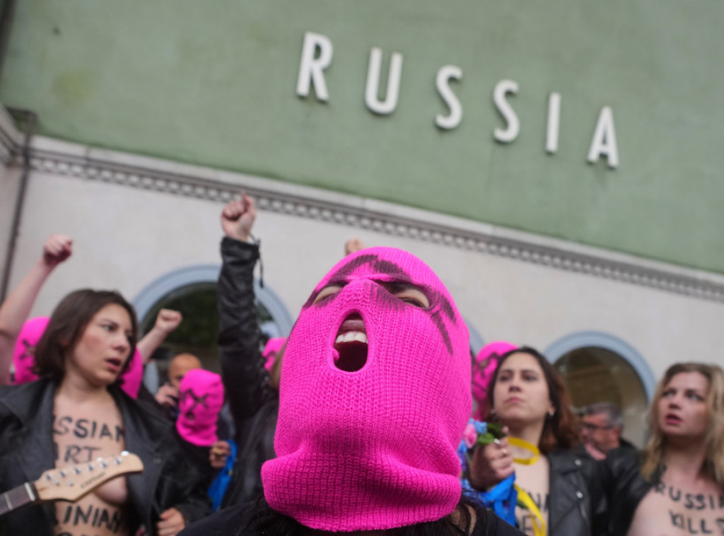 Aktivisti "Pussy Riot" upali u prostor ruskog paviljona na bijenalu u Veneciji