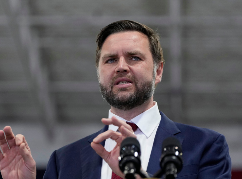 Pucnjava u Vašingtonu: Napadač gađao policiju blizu kolone Džej Di Vensa