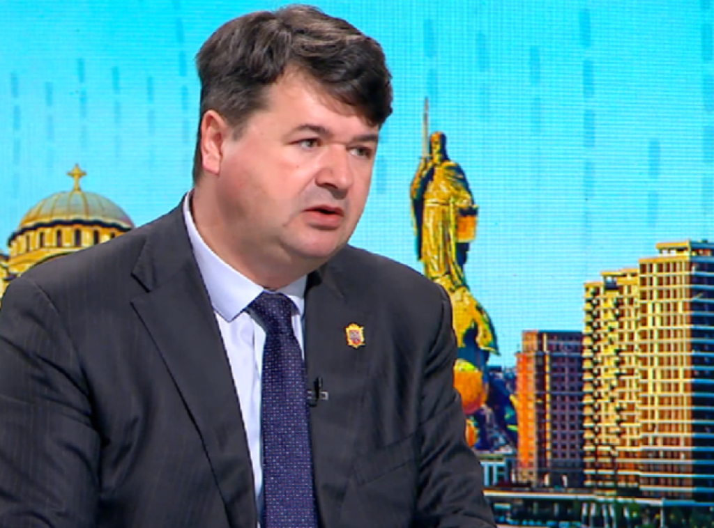 Vladan Petrov: Na izborima borba između SNS i fluidnog udruženja građana