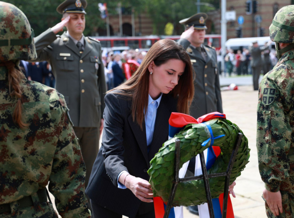 Zamenica gradonačelnika Beograda Vesna Vidović položila venac na Groblju oslobodilaca