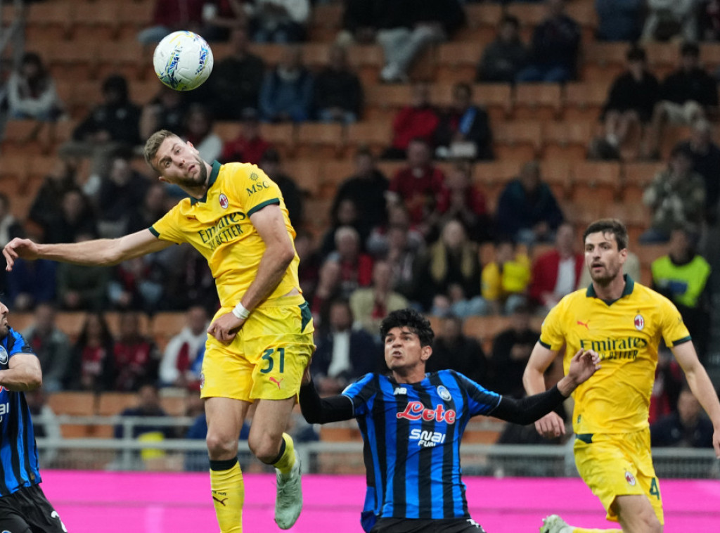 Srpski fudbaler Strahinja Pavlović strelac u porazu Milana od Atalante